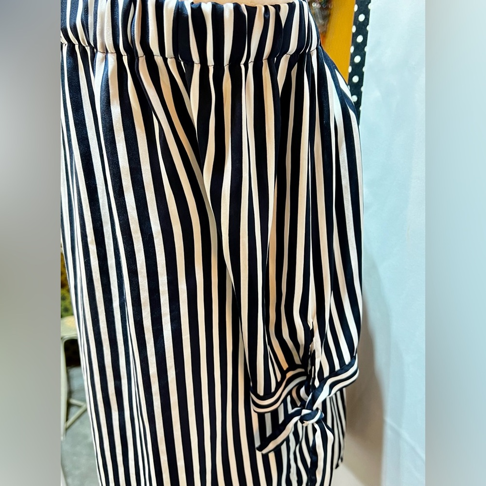H&M Women’s Blouse Top Size 12 Blue & White Striped 3/4 Sleeves - Picture 7 of 8